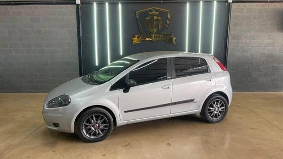 FIAT PUNTO 1.6 ESSENCE 16V FLEX 4P AUTOMATIZADO FIAT PUNTO 1.6 ESSENCE 16V FLEX 4P AUTOMATIZADO